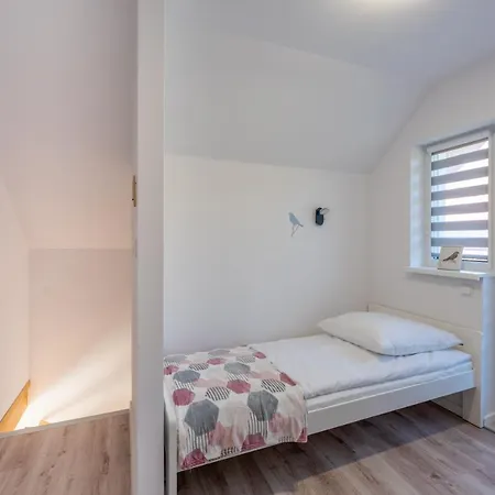 Urocze Ubocze Luksusowe * ウストロン