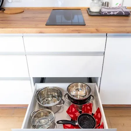 Urocze Ubocze Luksusowe * ウストロン