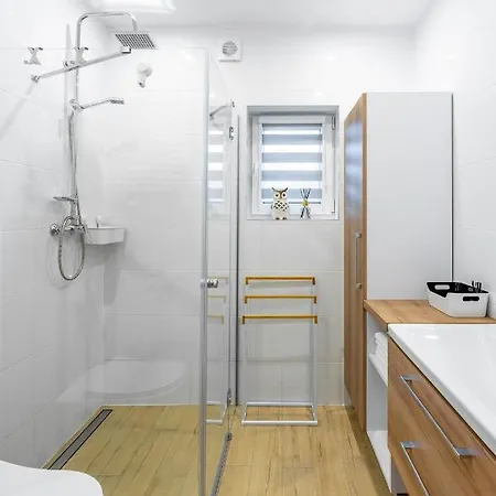 Urocze Ubocze Luksusowe ウストロン