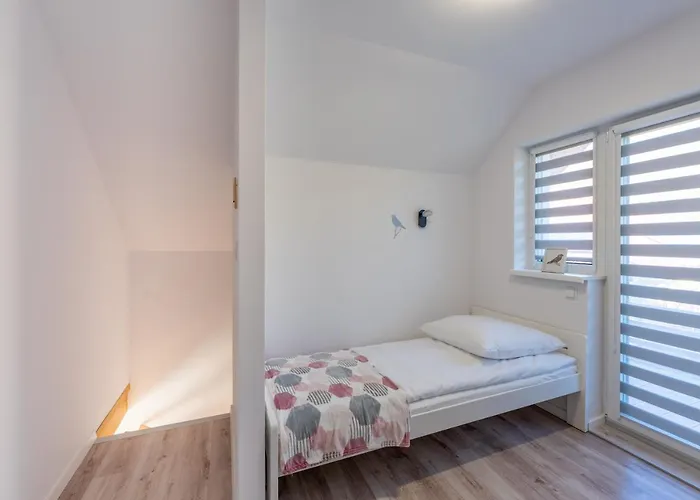 Urocze Ubocze Luksusowe * אוסטראון