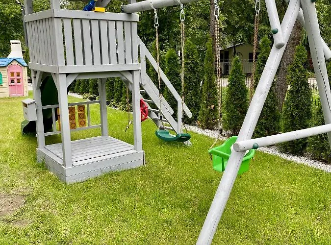 Urocze Ubocze Luksusowe אוסטראון